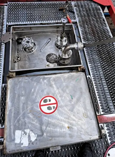 Tank container hatch repair and inspection in Hamburg by TankRoutes8